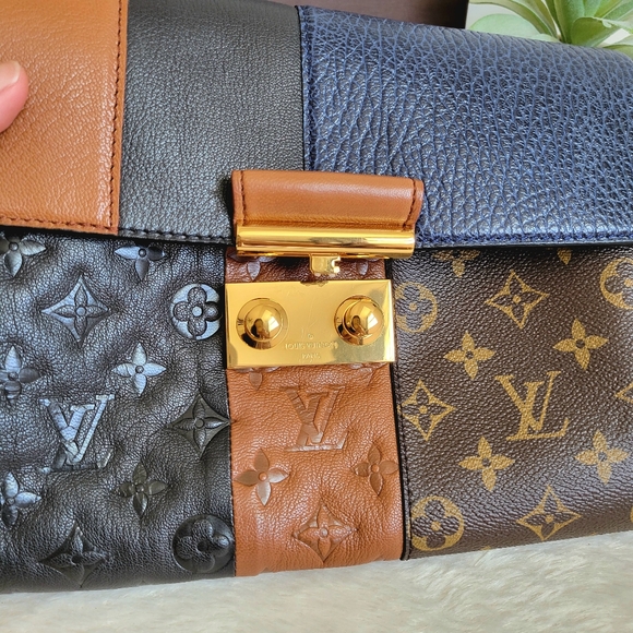 💕STUNNING Very Rare Louis Vuitton Monogram Blocks Pochette Plate Marine - Picture 6 of 16